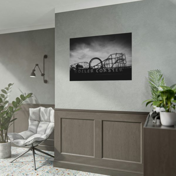 92408-334.jpg Amusement Park in Black and White Poster