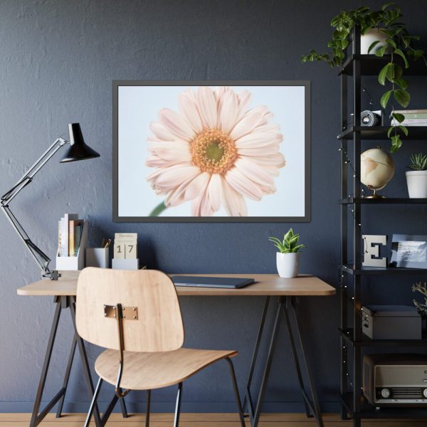 93855-394.jpg Closeup Daisy Framed Poster