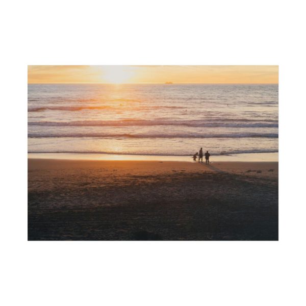 101875-165.jpg Family by the Waves Poster