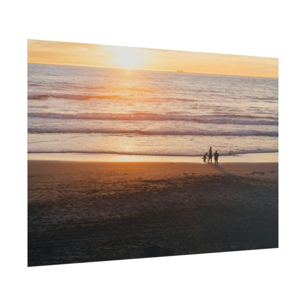 101875-167.jpg Family by the Waves Poster