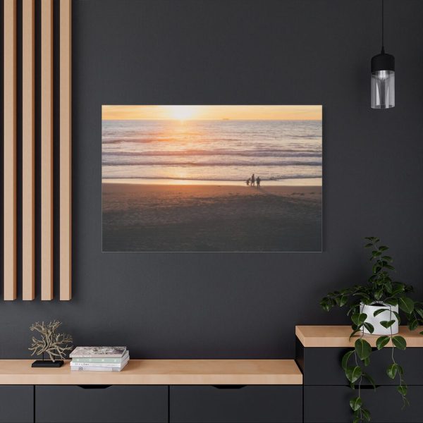 91638-133.jpg Family by the Waves Standard Canvas